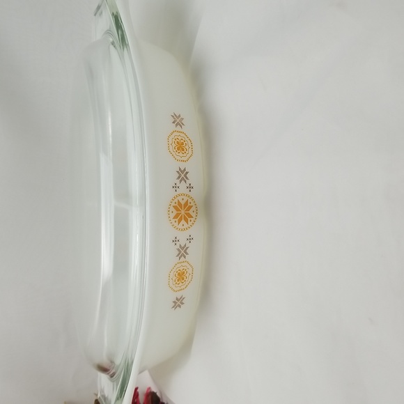 Pyrex Town & Country Divided Casserole Dish with Lid - Picture 12 of 16